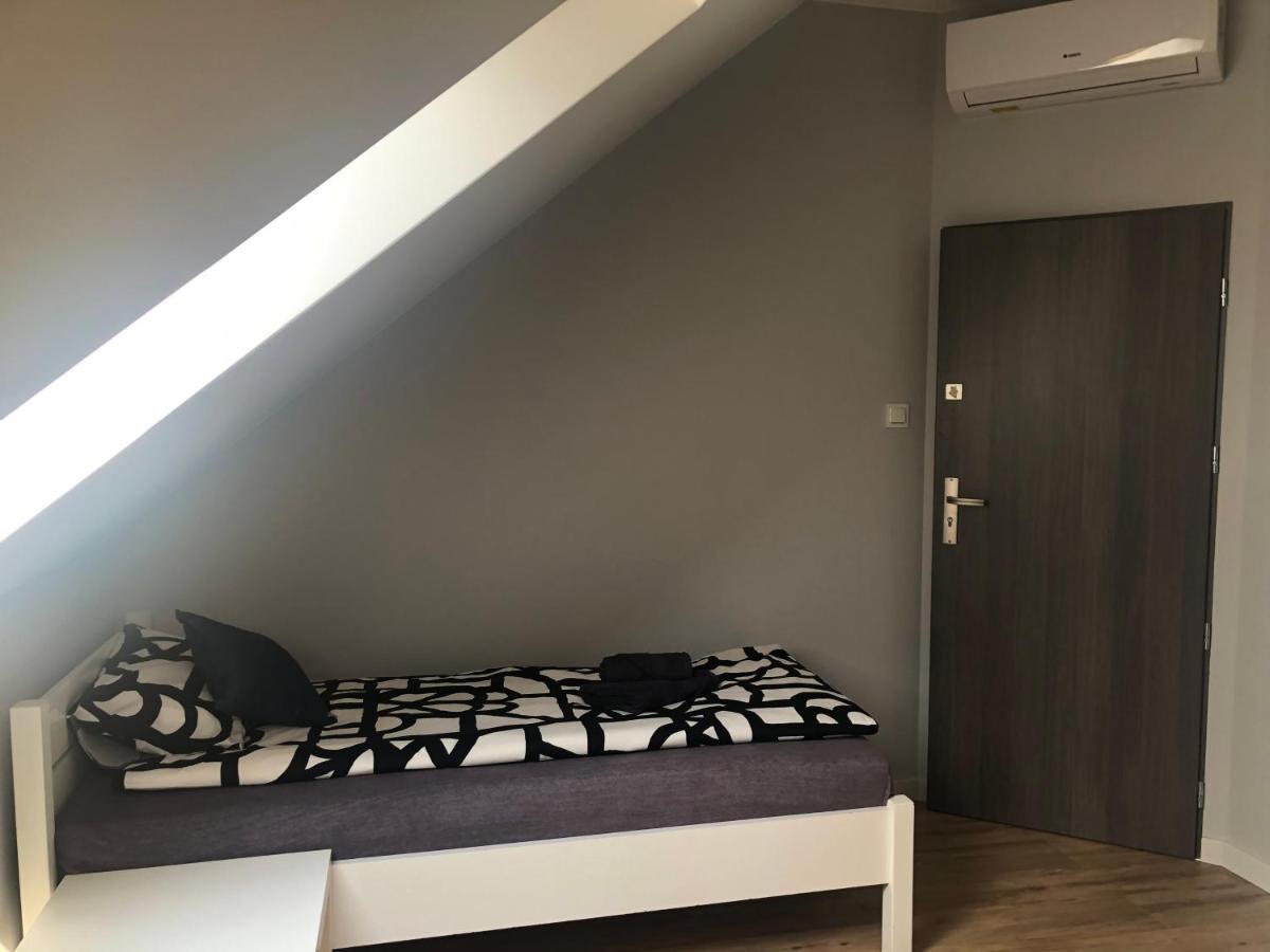 Klimatyzowane Apartamenty I Pokoje Przy Targach Kielce Eksteriør bilde